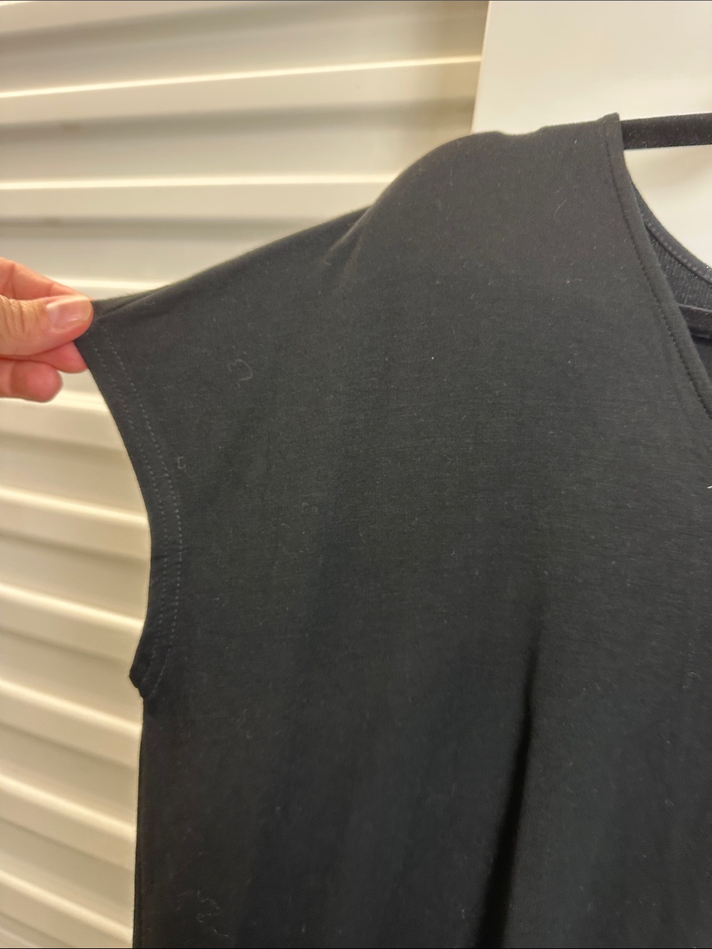 DAILY RITUAL Women's Black V-Neck Short Sleeve Top - Picture 3 of 8